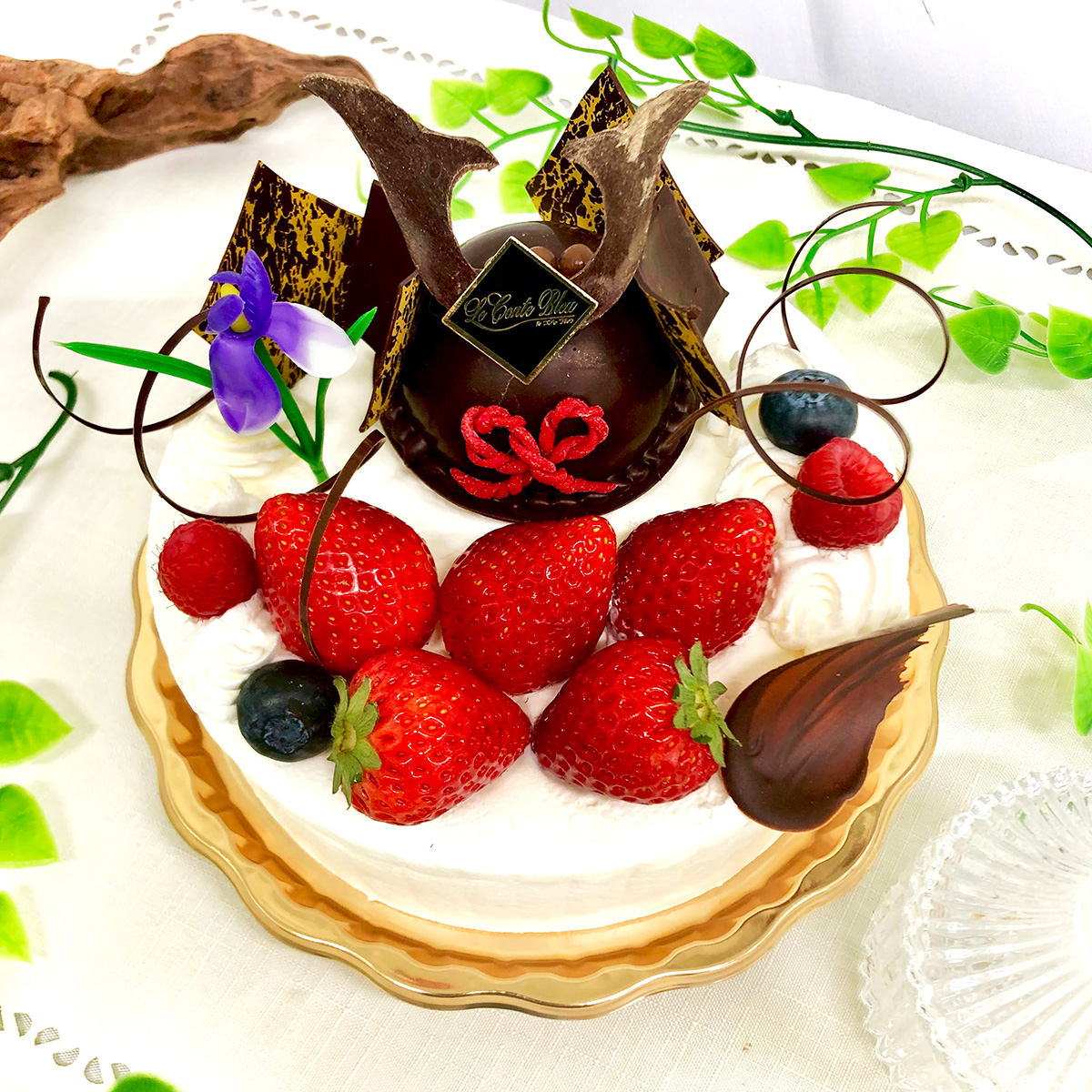 手作りチョコ兜のせ 生クリームデコレーション（こどもの日イベントケーキ）