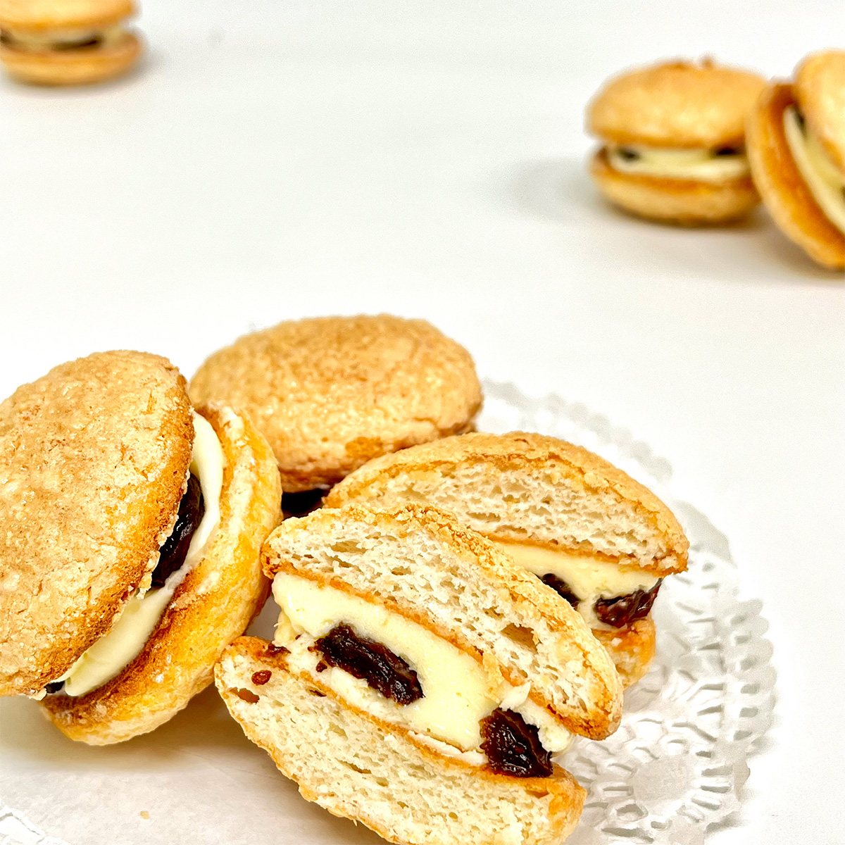 ダコワーズサンド（ラムレーズン）